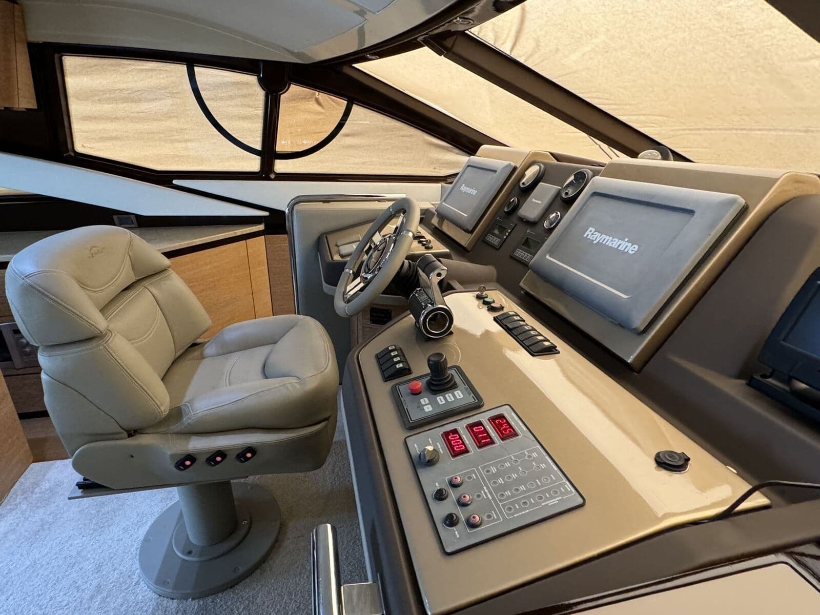 2011 Azimut 58 Fly — фото 12